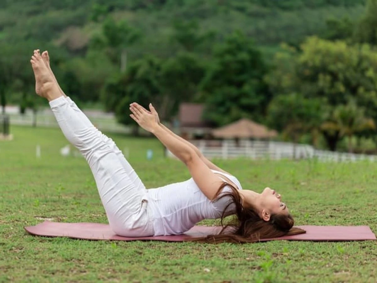 Uttanapadasana yoga to reduce belly fat