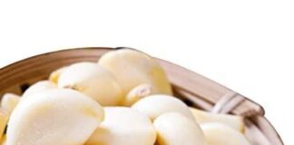 What are the benefits of eating garlic on an empty stomach?