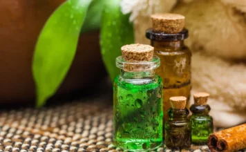 Tea tree oil, natural remedy for lice: Mechanism of action explained.