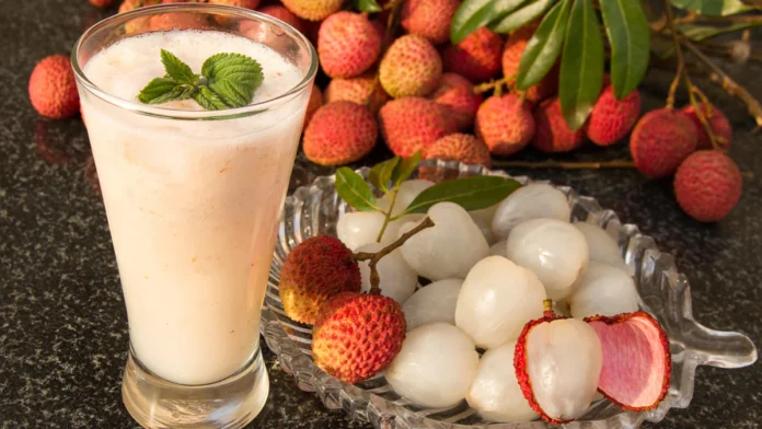 A glass of refreshing litchi juice, highlighting the numerous health benefits associated with its consumption. Litchi juice is rich in vitamins, antioxidants, and natural sweetness, offering potential advantages such as immune system support, improved skin health, and a good source of hydration.