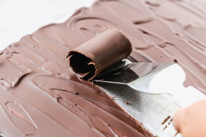 Step-by-step guide: Creating homemade chocolate - a delicious and easy recipe.